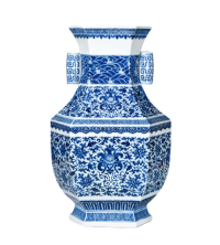 🏺乾隆青花纏枝蓮六方貫耳瓶：官窯立器的「莊重之美」