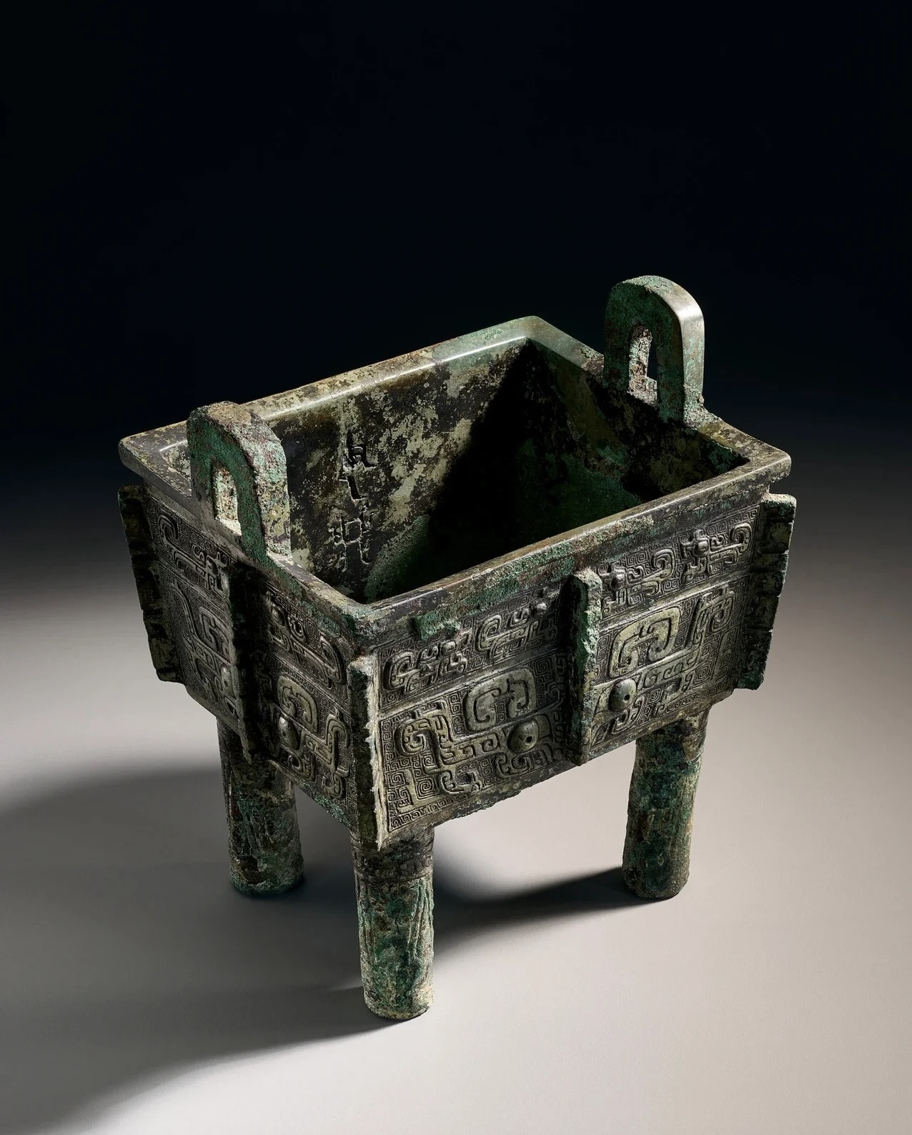 晚商青銅方鼎「父乙鼎」:王權之器,誰能藏此商彝重寶?