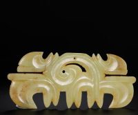 河磨玉老熟、紅沁天然！這件紅山勾雲佩，憑什麼成拍賣市場新寵？