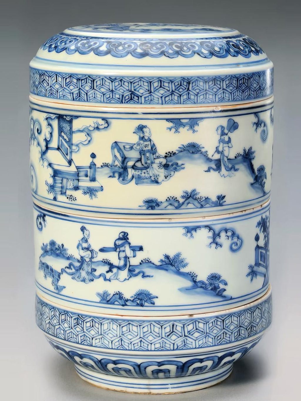 青花濃艷 + 造型秀麗！這件明・人物套盒，憑什麼成拍賣市場新寵？