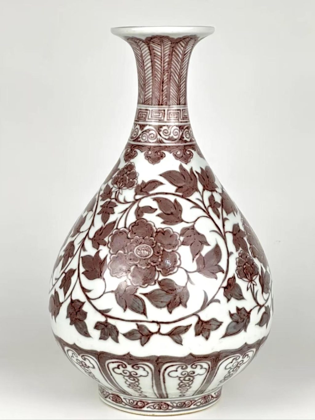 明洪武釉里红纏枝紋玉壺春：紅瓷初盛，誰藏明初禦窯之珍？