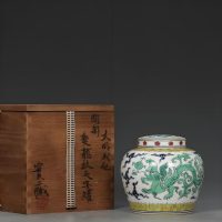 明成化斗彩夔龙纹天字罐