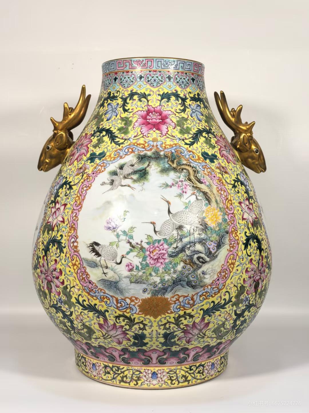 清乾隆款珐琅彩黄地开窗花鸟鹿头尊:瓷中瑰宝的历史与工艺价值