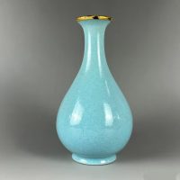 北宋汝窑天青釉冰裂纹金口玉壶春瓶