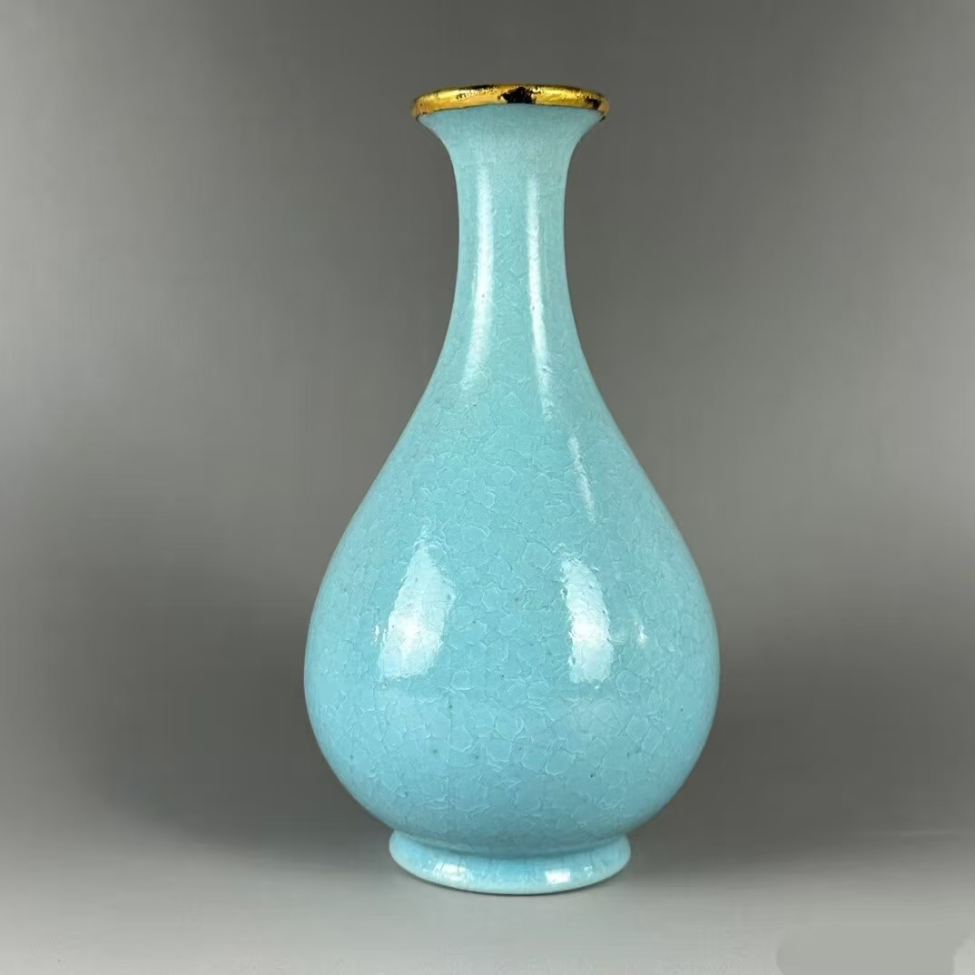 北宋汝窑天青釉冰裂纹金口玉壶春瓶
