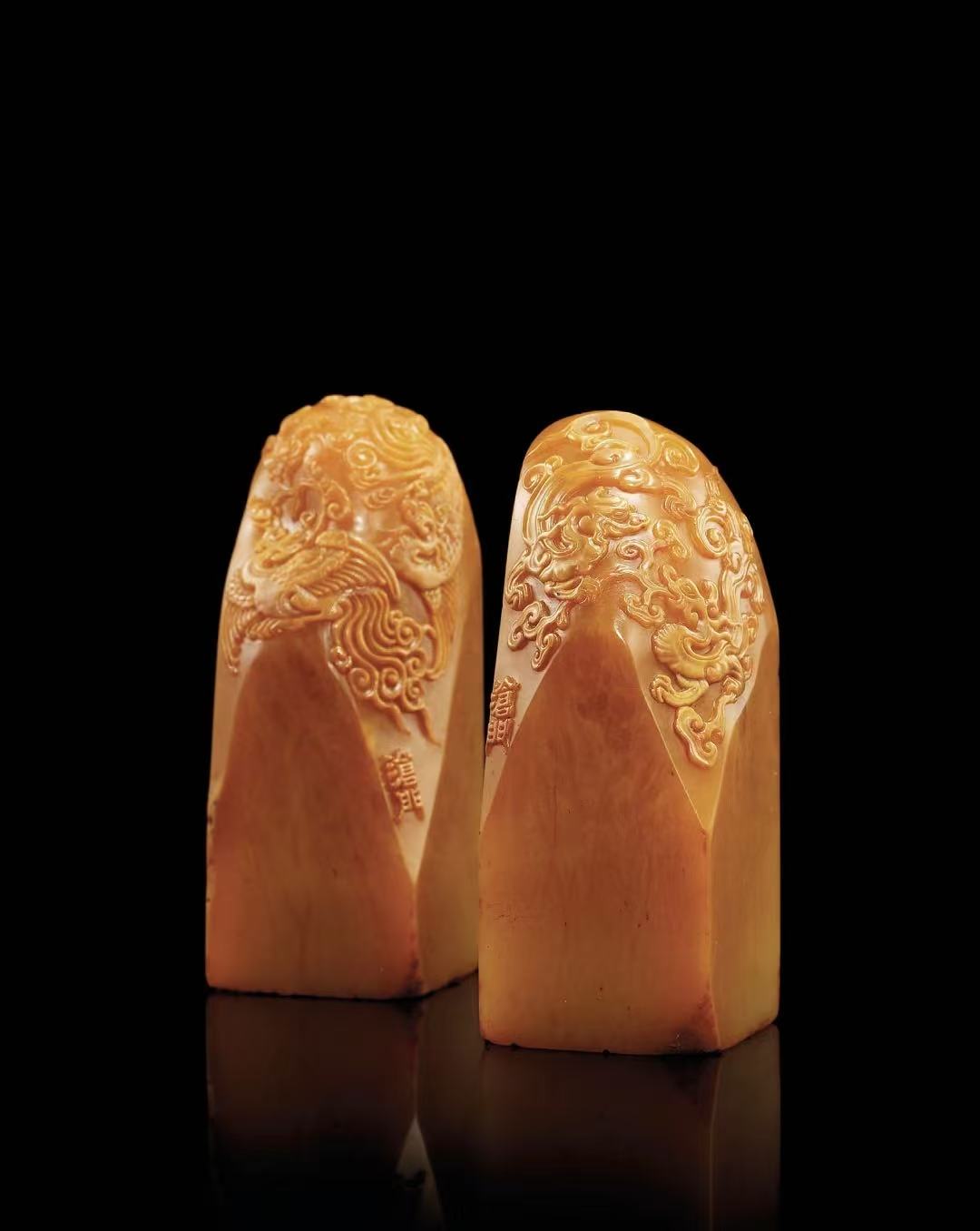 8524 萬港元成交的田黃對章!董滄門刻恭親王龍鳳章,為何成「石王」传奇?