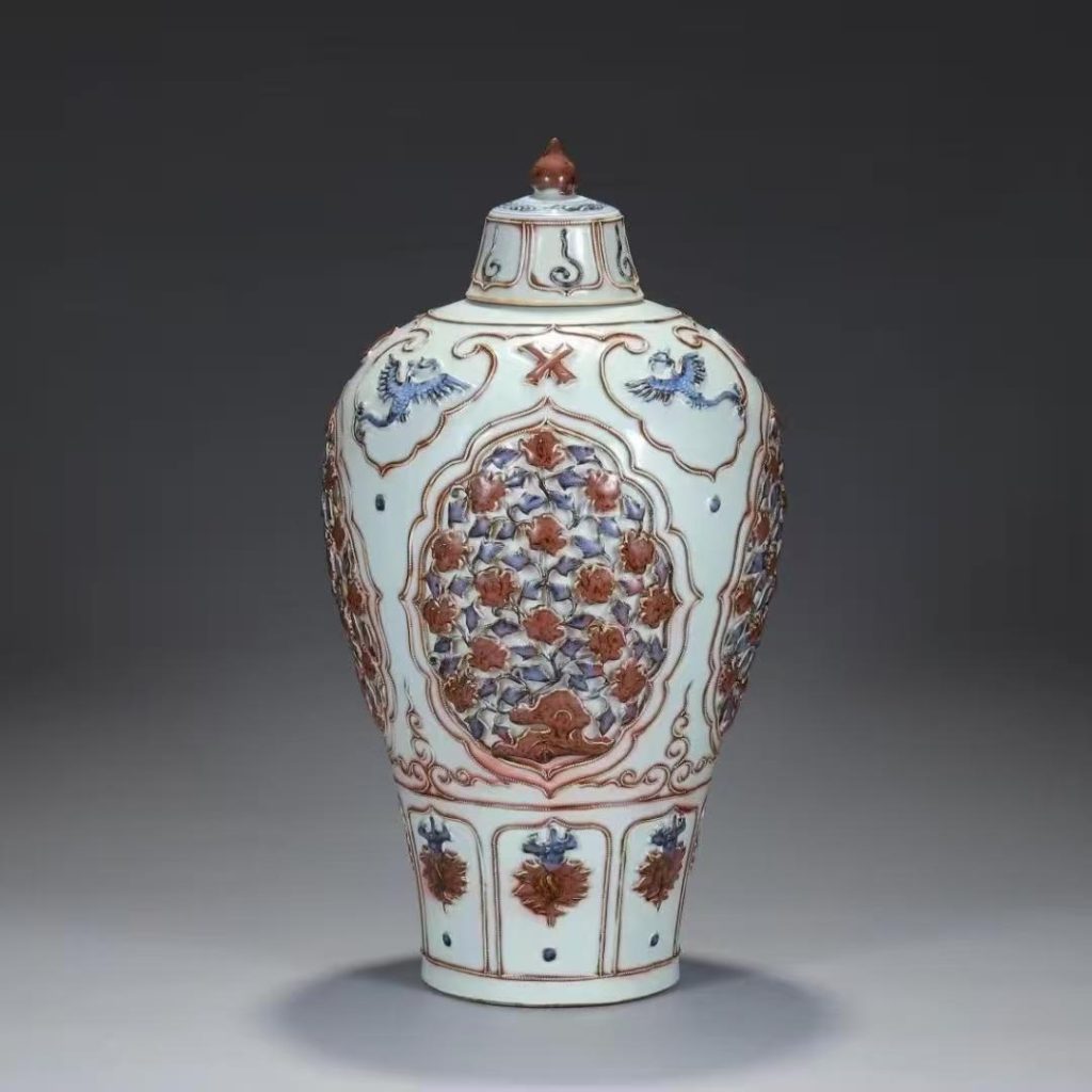 元代青花釉里红開窗梅瓶：瓷中雙絕，元瓷珍寶誰與爭鋒？