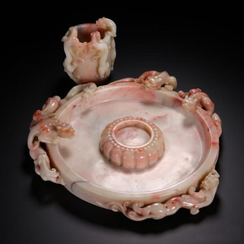 質潤如玉 + 立體圓雕！清代螭龍杯盞拖，多祿溙鑒定的壽山石精品？