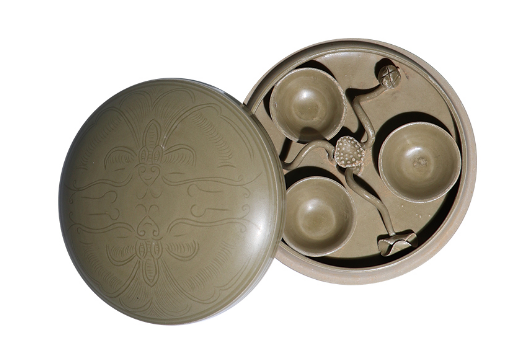 越窑青瓷暗刻蝶紋香盒｜千峰翠色·秘色遺珍