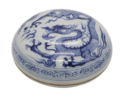 元代青花龍紋捧盒：誰能攬藏這件穿越世紀的瓷中王者？